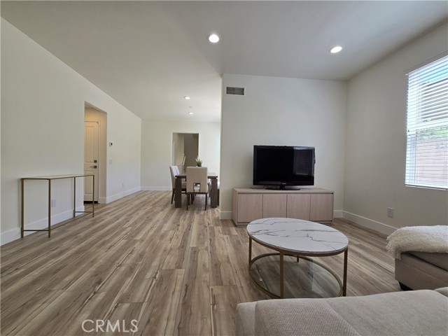 Detail Gallery Image 2 of 40 For 94 Chantilly, Irvine,  CA 92620 - 4 Beds | 2/1 Baths