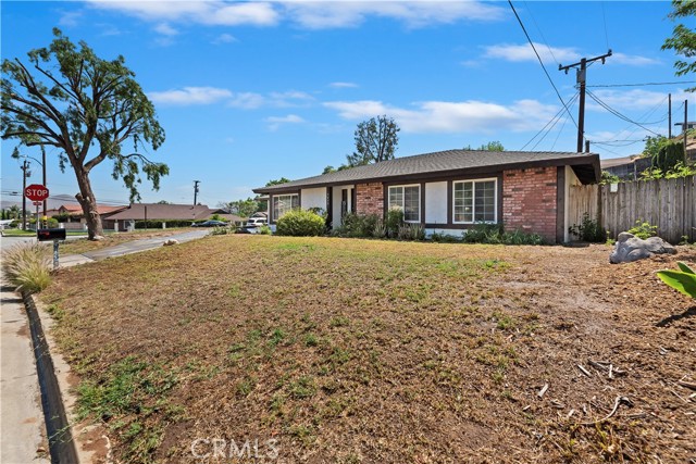 5430 Avenue Juan Bautista, Jurupa Valley CA: https://media.crmls.org/medias/e3dcb67a-b39d-4e82-b888-2d0e9df503d6.jpg