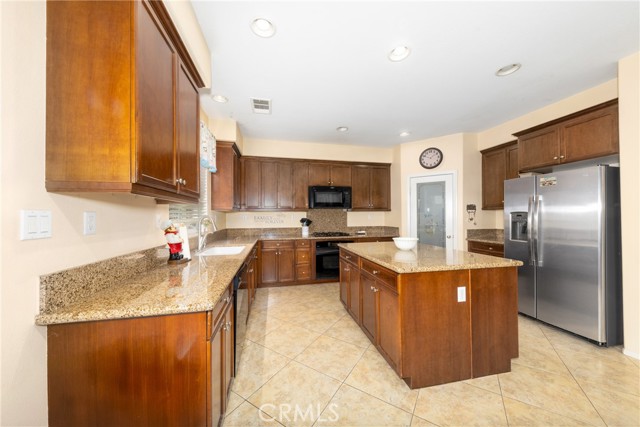 Detail Gallery Image 15 of 40 For 29963 Fox Creek Dr, Menifee,  CA 92586 - 5 Beds | 3 Baths