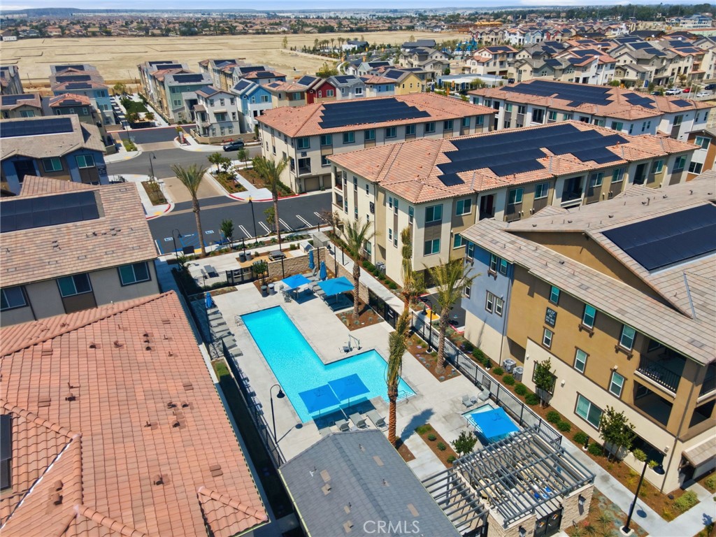 https://media.crmls.org/medias/e3de03db-b320-42e3-b4c6-a9b681553b31.jpg?preset=X-Large