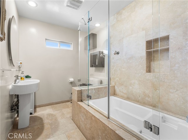 Detail Gallery Image 21 of 33 For 3629 Loadstone Dr, Sherman Oaks,  CA 91403 - 3 Beds | 2 Baths