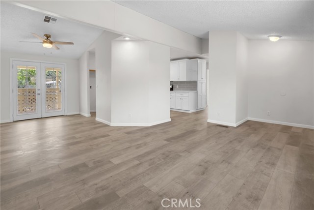 9984 Wrangler Way, Corona CA: https://media.crmls.org/medias/e3dec880-ed44-4ebf-accb-4e3a340e0b61.jpg