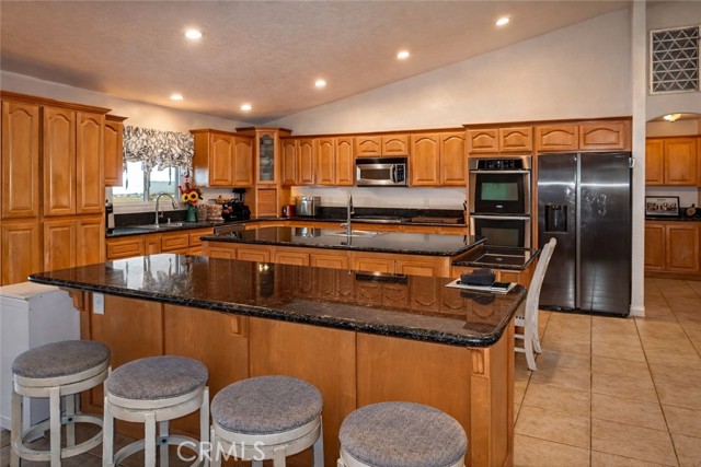 Detail Gallery Image 2 of 37 For 30788 Buenos Aires, Lucerne Valley,  CA 92356 - 4 Beds | 3 Baths