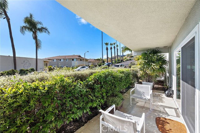 21703 Ocean Vista Drive, Laguna Beach CA: https://media.crmls.org/medias/e3e04e36-95eb-4d33-abef-1d07d75d4572.jpg