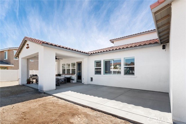 17042 Meteor Way, Riverside CA: https://media.crmls.org/medias/e3e1c375-00d9-414b-8ae1-99717a909340.jpg