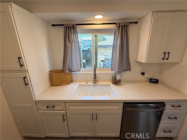 Detail Gallery Image 15 of 36 For 1107 W Memory Ln 17b,  Santa Ana,  CA 92706 - 3 Beds | 1/1 Baths