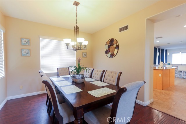 17581 Cedarwood Drive, Riverside CA: https://media.crmls.org/medias/e3e36ba8-75bf-4ef4-8c88-afb9f0586e5d.jpg