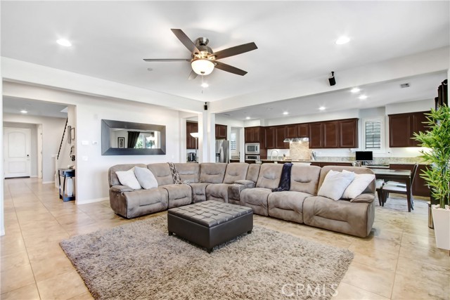 9271 Millionaire Lane, Riverside CA: https://media.crmls.org/medias/e3e443c3-03cd-4efe-9951-d8f456ae51ed.jpg