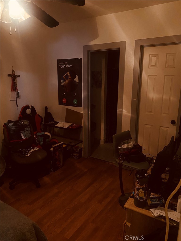 https://media.crmls.org/medias/e3e46673-acfd-43dd-b23d-3fd44cd102e8.jpg?preset=X-Large