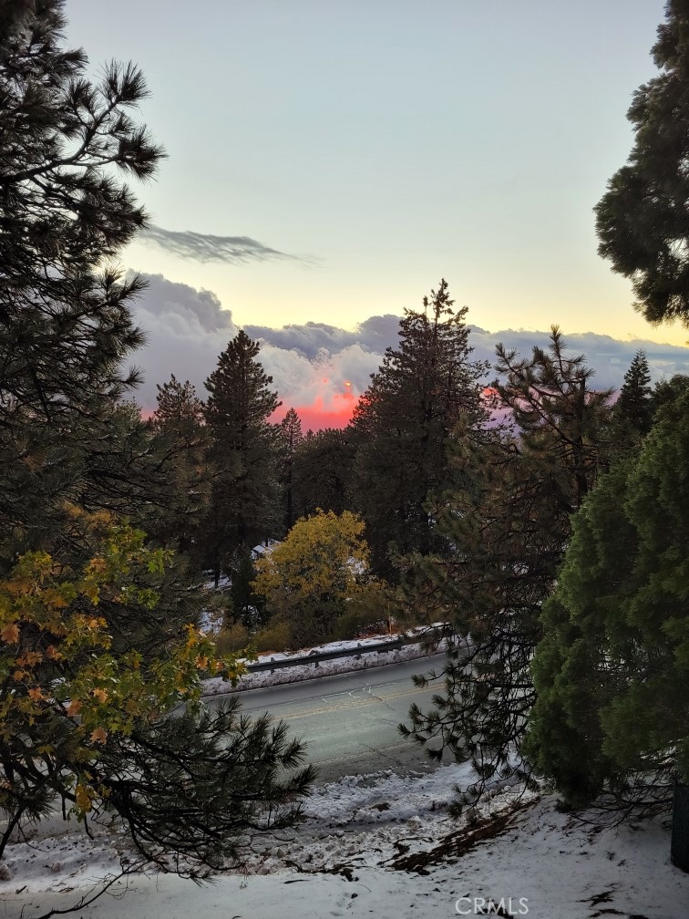 https://media.crmls.org/medias/e3e4bdbf-f6a1-48b1-8a7e-d76572cd1baf.jpg?preset=X-Large