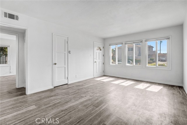 Detail Gallery Image 2 of 16 For 10523 Haas Ave, Los Angeles,  CA 90047 - 2 Beds | 1 Baths