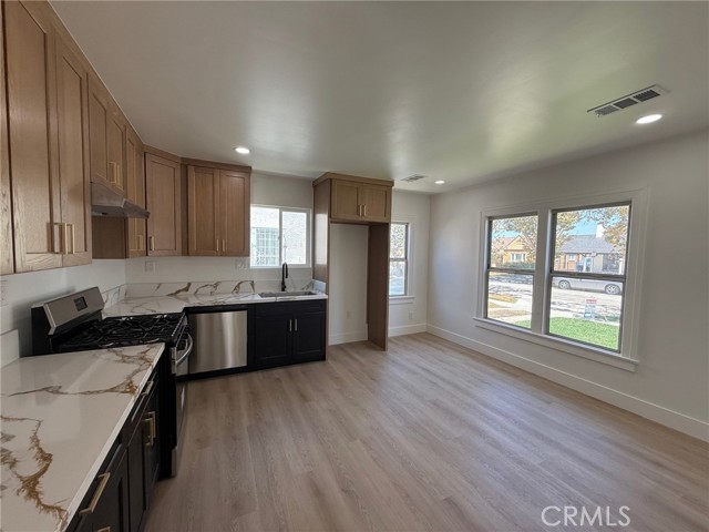 8711 S Denker Avenue, Los Angeles CA: https://media.crmls.org/medias/e3e5e2e7-1731-44f7-9ea3-6887f3d1bdeb.jpg