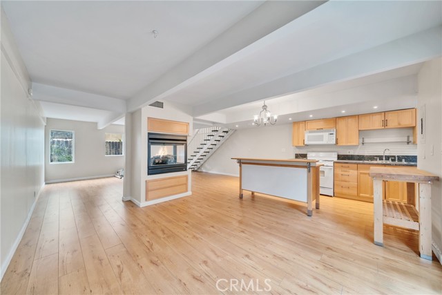 Detail Gallery Image 4 of 12 For 269 Ohio St #2,  Pasadena,  CA 91106 - 2 Beds | 2 Baths