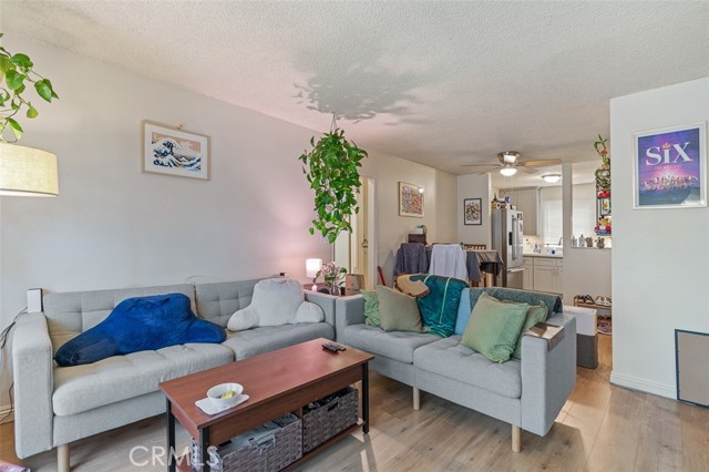 820 N Raymond Avenue, Pasadena CA: https://media.crmls.org/medias/e3e63ae7-79e0-4ec3-8266-210a6140b9da.jpg