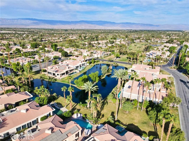 44980 Olympic Court, Indian Wells CA: https://media.crmls.org/medias/e3e63e37-e658-45d1-ad60-0f1cc1b19b91.jpg