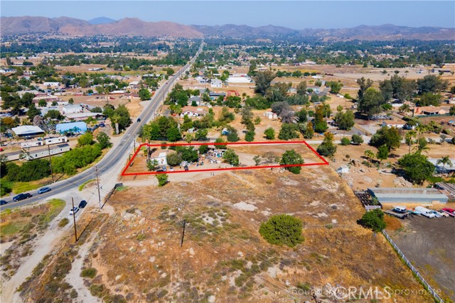 23510 Ellis Avenue, Perris CA: https://media.crmls.org/medias/e3e65448-7335-4866-9d23-5591232f5f99.jpg