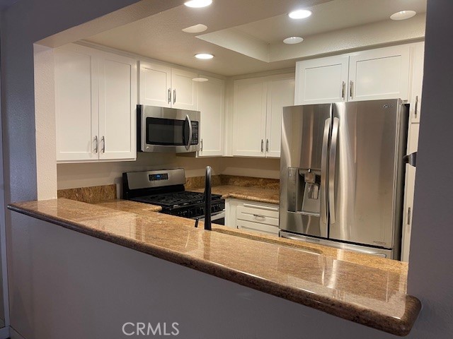 Detail Gallery Image 5 of 13 For 21650 21650 Burbank Blvd. #206,  Woodland Hills,  CA 91367 - 2 Beds | 2 Baths