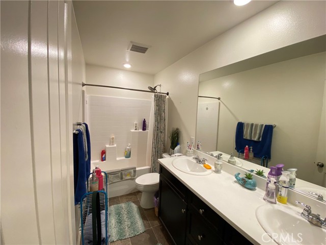 10299 Kite Court, Moreno Valley CA: https://media.crmls.org/medias/e3e697ff-d305-42b3-8c9e-3b11a94d3e92.jpg