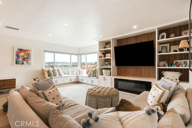 Detail Gallery Image 5 of 48 For 4028 Don Diablo, Los Angeles,  CA 90008 - 3 Beds | 2 Baths