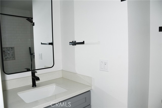 Detail Gallery Image 12 of 38 For 994 Valencia #108,  Costa Mesa,  CA 92626 - 1 Beds | 1 Baths