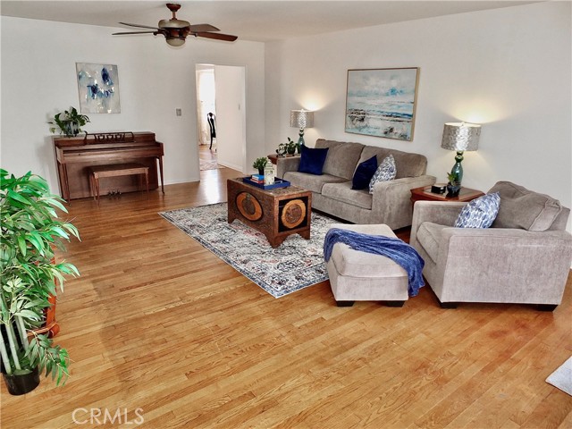 4306 Hackett Avenue, Lakewood CA: https://media.crmls.org/medias/e3e79386-645c-48be-9475-2534b5b5e70e.jpg