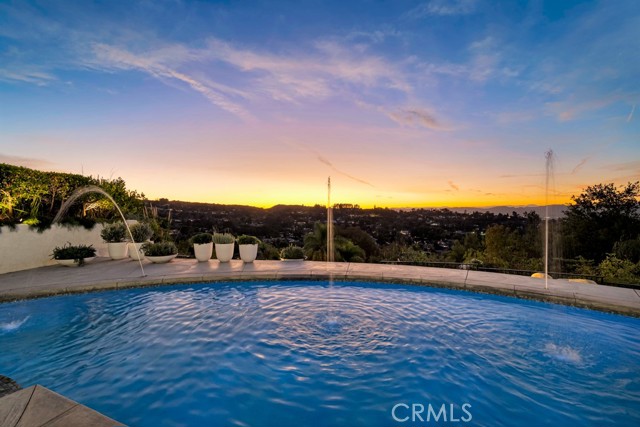 Detail Gallery Image 2 of 40 For 4015 Clarinda Dr, Tarzana,  CA 91356 - 5 Beds | 4 Baths