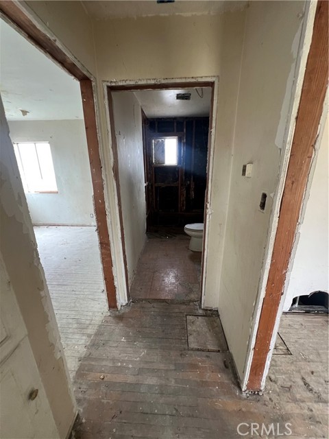9904 Rives Avenue, Downey CA: https://media.crmls.org/medias/e3e7f209-bb0a-4f3b-af06-b3571a1f4b9a.jpg