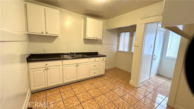 Detail Gallery Image 4 of 15 For 930 E 11th St, Long Beach,  CA 90813 - – Beds | – Baths