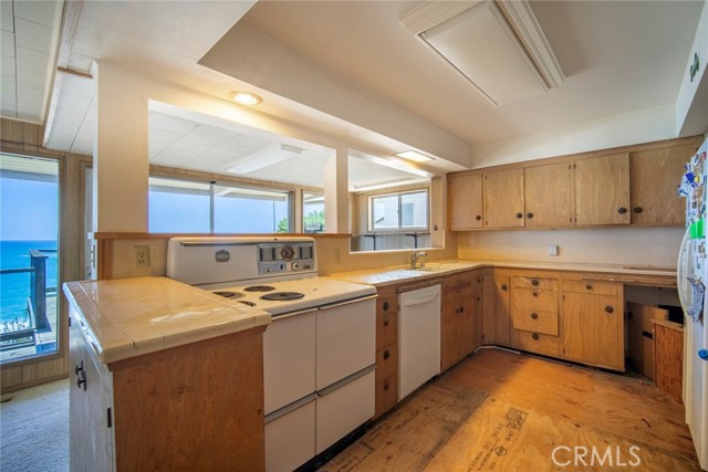 2018 Calle De Los Alamos, San Clemente CA: https://media.crmls.org/medias/e3e82817-205a-4b1f-9634-95de07d62c52.jpg