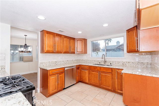 Detail Gallery Image 19 of 41 For 44156 Begonia St, Lancaster,  CA 93535 - 3 Beds | 2 Baths