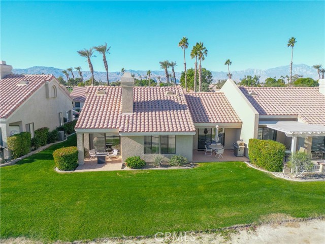 41981 Preston Trail, Palm Desert CA: https://media.crmls.org/medias/e3ea2acd-6787-4b62-b6dd-eab7bc662acf.jpg