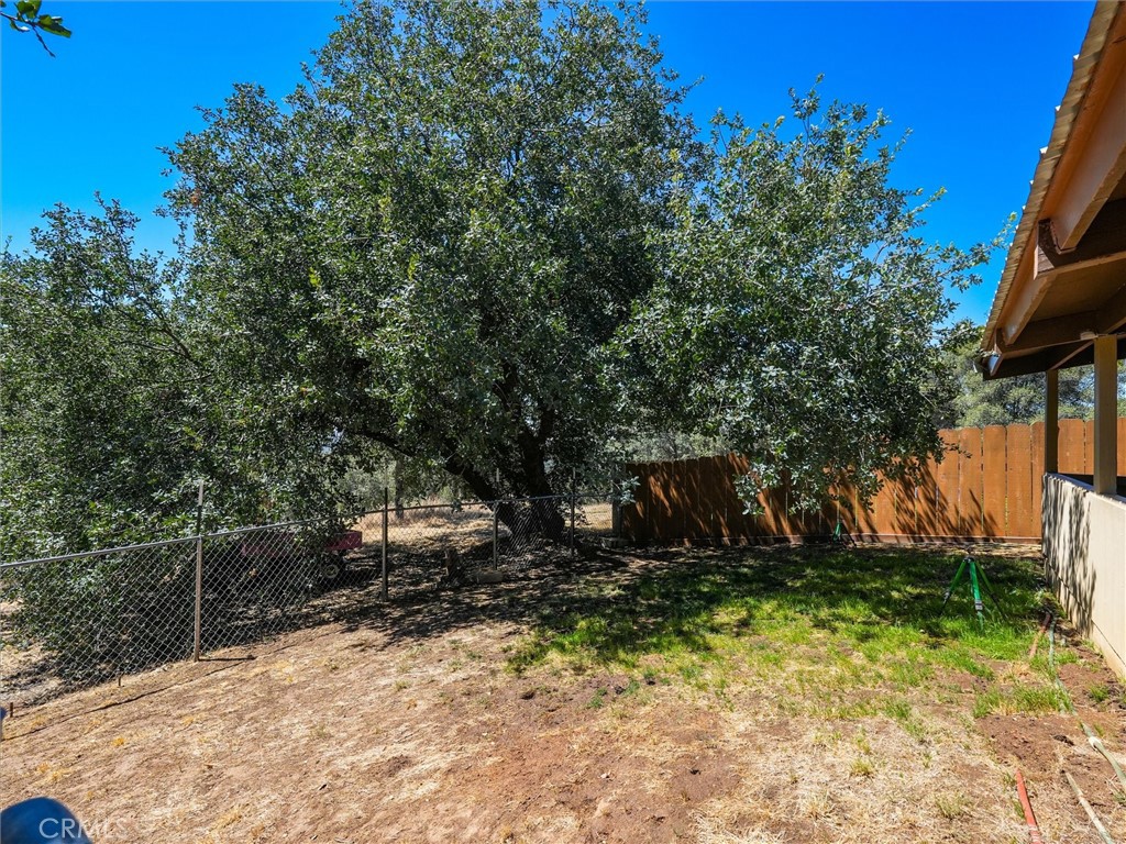 https://media.crmls.org/medias/e3eab2f8-7fbe-407a-ade6-753f46502213.jpg?preset=X-Large