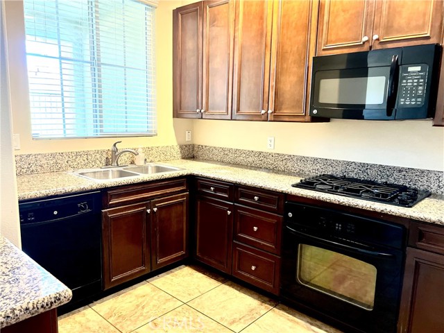 Detail Gallery Image 12 of 35 For 30505 Canyon Hills Rd #2305,  Lake Elsinore,  CA 92532 - 2 Beds | 2/1 Baths
