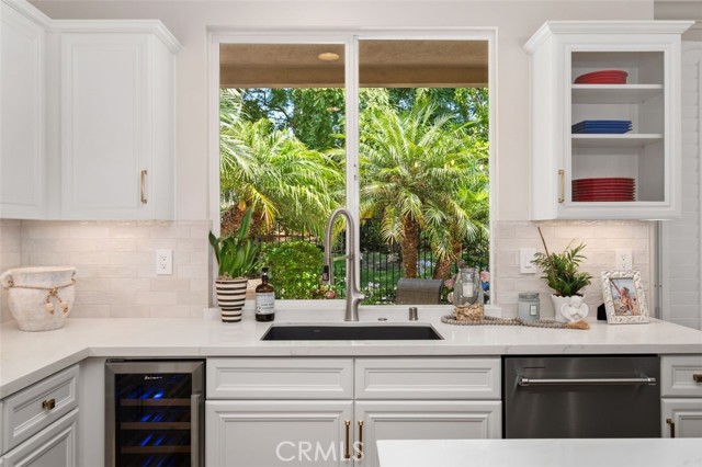 Detail Gallery Image 10 of 33 For 18742 Calera Ln, Huntington Beach,  CA 92648 - 4 Beds | 4/1 Baths
