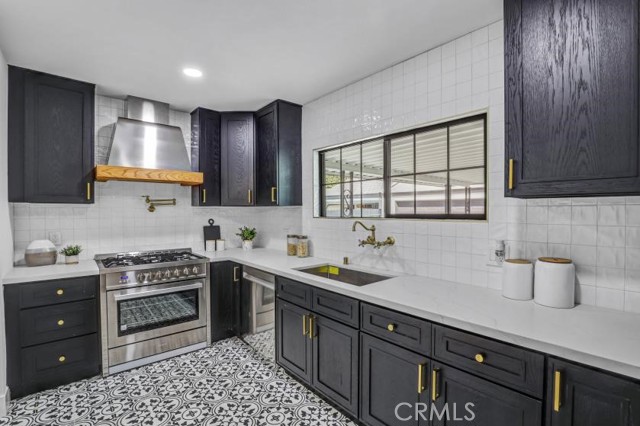 2327 Bonnie Brae, Santa Ana CA: https://media.crmls.org/medias/e3eb030d-38a6-4ded-b22f-163f8f7e1b19.jpg