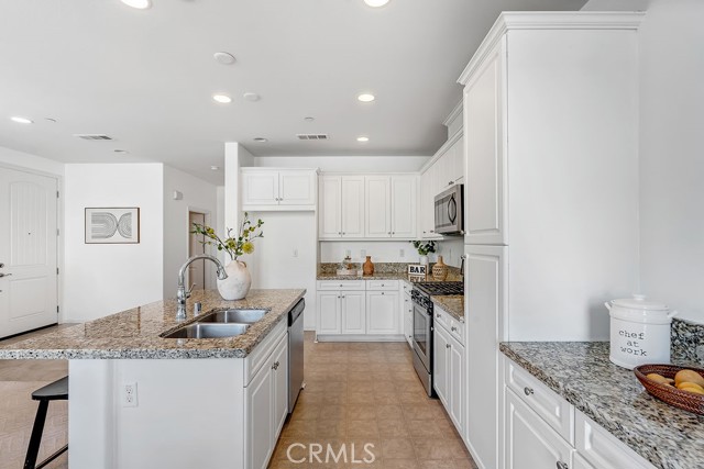 Detail Gallery Image 11 of 36 For 3071 E via Rosso, Ontario,  CA 91764 - 3 Beds | 2/1 Baths