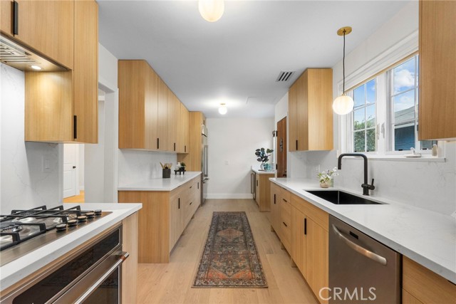 Detail Gallery Image 23 of 46 For 2928 11th, Los Angeles,  CA 90018 - 3 Beds | 2 Baths