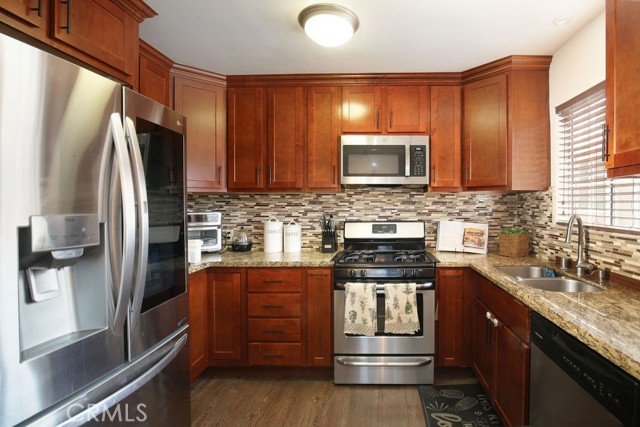 Detail Gallery Image 7 of 41 For 5024 N Bentree Cir, Long Beach,  CA 90807 - 4 Beds | 2 Baths