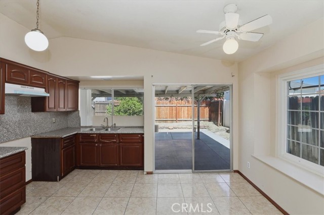 Detail Gallery Image 7 of 36 For 1907 Overland, Colton,  CA 92324 - 3 Beds | 2 Baths