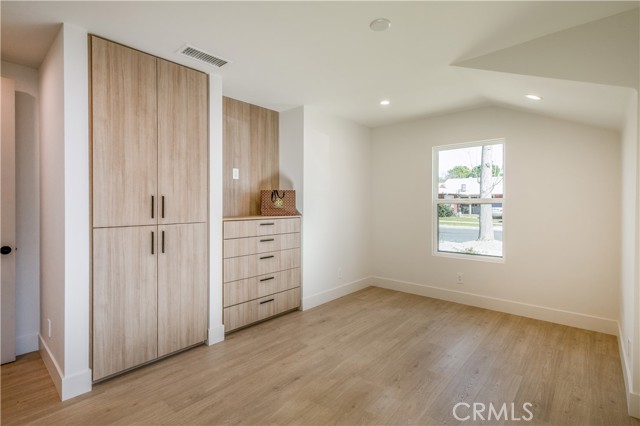 Detail Gallery Image 7 of 22 For 7913 Lasaine, Northridge,  CA 91325 - 4 Beds | 3/1 Baths