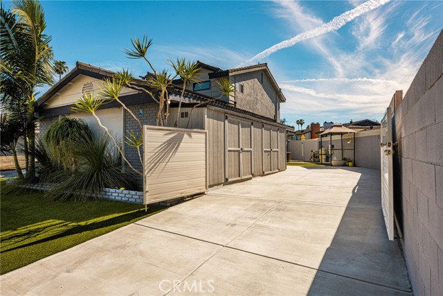 Detail Gallery Image 2 of 64 For 7830 E Ring, Long Beach,  CA 90808 - 4 Beds | 4 Baths