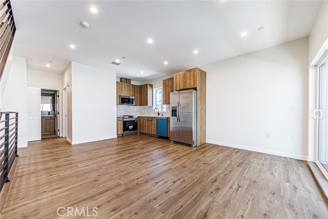 Detail Gallery Image 7 of 29 For 1859 Crenshaw Bld, Los Angeles,  CA 90019 - 4 Beds | 3 Baths