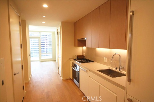 877 Francisco Street, Los Angeles CA: https://media.crmls.org/medias/e3eed697-1d0a-4a05-90da-92baabd8d513.jpg