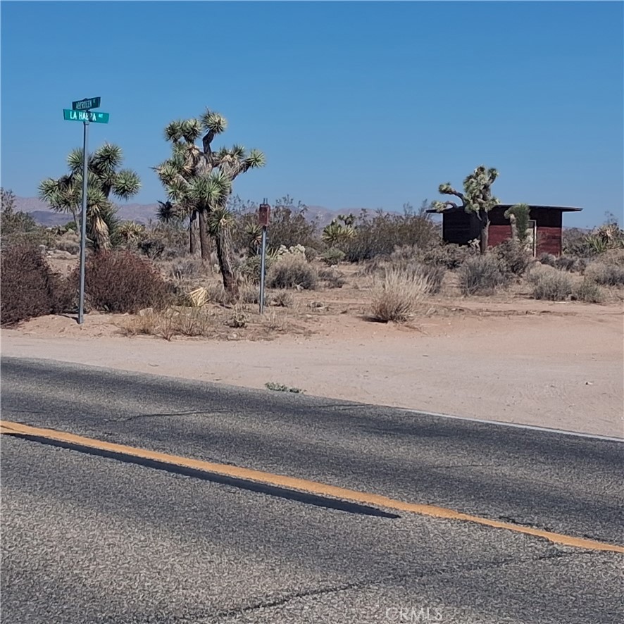 https://media.crmls.org/medias/e3ef43ce-49c3-4d0b-b7f1-6b6e4055591e.jpg?preset=X-Large