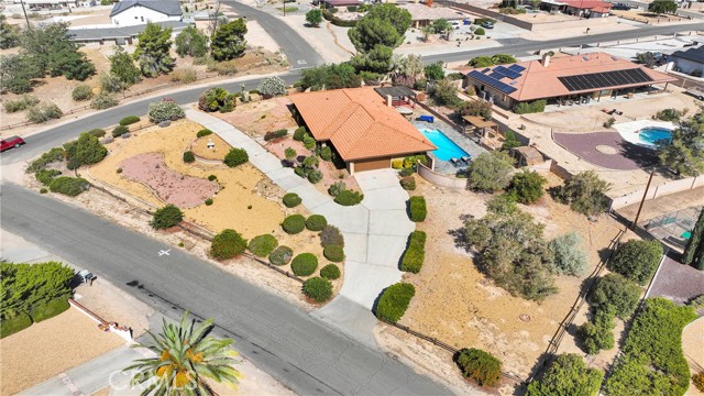 19996 Eyota Road, Apple Valley CA: https://media.crmls.org/medias/e3efea7a-7494-4a01-a5d1-edd749baf423.jpg