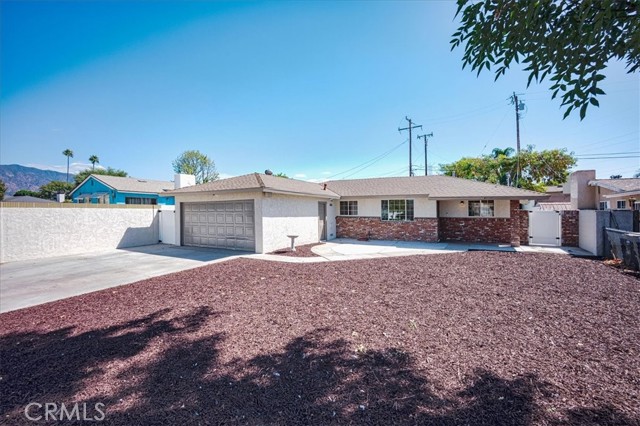 5718 N Galanto, Azusa CA: https://media.crmls.org/medias/e3f03b58-bfac-4652-bf0c-3affa1b2050e.jpg