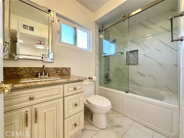Detail Gallery Image 14 of 18 For 13330 Killion St, Sherman Oaks,  CA 91401 - 4 Beds | 3 Baths