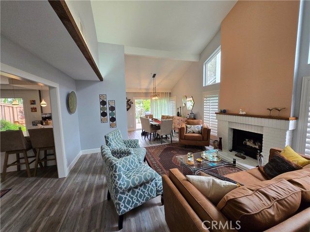 5 Carriage Hill Lane, Laguna Hills CA: https://media.crmls.org/medias/e3f27acc-ca12-4124-9ba3-70471c1386a0.jpg