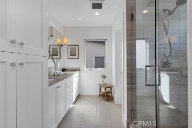 603 1/2 Marguerite Avenue, Corona del Mar CA: https://media.crmls.org/medias/e3f30c61-b825-4c7d-8242-dceb5f5d6dc5.jpg