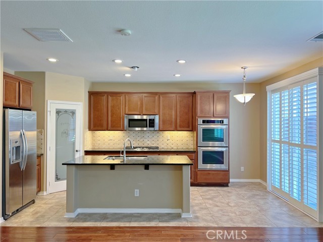 Detail Gallery Image 4 of 27 For 32647 Dorset Ct, Temecula,  CA 92592 - 4 Beds | 2/1 Baths